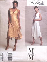 Load image into Gallery viewer, Sewing Pattern: Vogue 2745