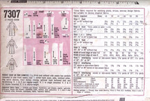 Load image into Gallery viewer, Vintage Sewing Pattern: Simplicity 7307
