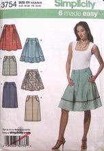 Load image into Gallery viewer, Sewing Pattern: Simplicity 3754