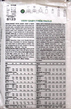 Load image into Gallery viewer, Vintage Sewing Pattern: Vogue 8123