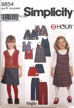 Load image into Gallery viewer, Sewing pattern: Simplicity 9854