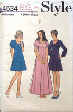 Load image into Gallery viewer, Vintage Sewing Pattern: Style 4534