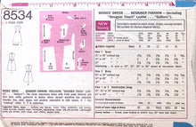 Load image into Gallery viewer, Vintage Sewing Pattern: Simplicity 8534