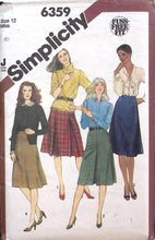 Load image into Gallery viewer, Vintage Sewing Pattern: Simplicity 6359