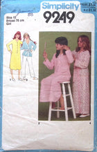 Load image into Gallery viewer, Vintage Sewing Pattern: Simplicity 9249