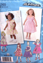 Load image into Gallery viewer, Sewing Pattern: Simplicity 2265