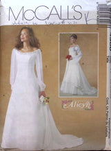 Load image into Gallery viewer, Sewing Pattern: McCalls 4300