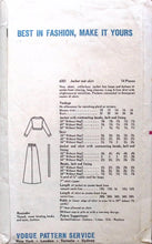 Load image into Gallery viewer, Vintage Sewing Pattern: Vogue 6351