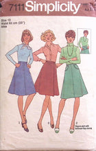 Load image into Gallery viewer, Vintage Sewing Pattern: Simplicity 7111
