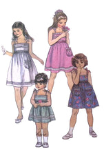 Load image into Gallery viewer, Vintage Sewing Pattern: McCalls 8046