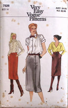Load image into Gallery viewer, Vintage Sewing Pattern: Vogue 7526