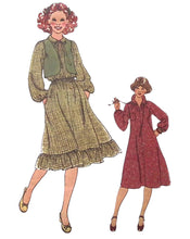 Load image into Gallery viewer, Vintage Sewing Pattern: Simplicity 8703