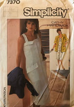 Load image into Gallery viewer, Sewing Pattern: Simplicity 7370