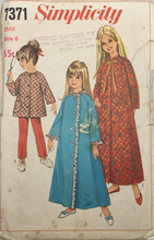 Load image into Gallery viewer, 1967 Vintage Sewing Pattern: Simplicity 7371