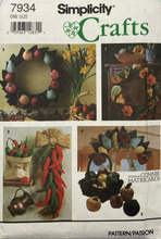 Load image into Gallery viewer, Sewing Pattern: Simplicity 7934