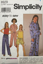 Load image into Gallery viewer, Sewing Pattern: Simplicity 8929