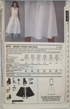 Load image into Gallery viewer, Vintage Sewing Pattern: Simplicity 8972