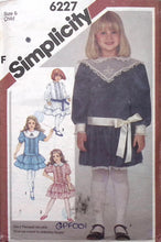 Load image into Gallery viewer, Vintage Sewing Pattern: Simplicity 6227