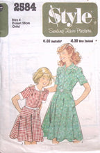 Load image into Gallery viewer, 1979 Vintage Sewing Pattern: Style 2584