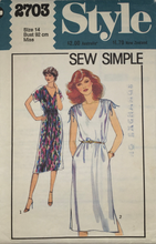 Load image into Gallery viewer, 1970's Vintage Sewing Pattern: Style 2703