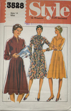 Load image into Gallery viewer, Vintage Sewing Pattern: Style 3528