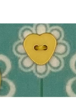 Load image into Gallery viewer, Plastic Heart Shaped Buttons