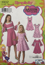 Load image into Gallery viewer, Sewing Pattern: Simplicity 3902