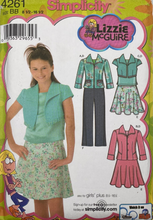 Load image into Gallery viewer, Sewing Pattern: Simplicity 4261
