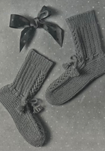 Load image into Gallery viewer, Vintage Knitting Booklet Patons No.428