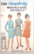 Load image into Gallery viewer, Vintage Sewing Pattern: Simplicity 7500