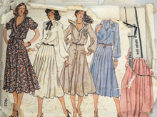 Load image into Gallery viewer, 1979 Vintage Sewing Pattern: Vogue 1923