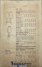 Load image into Gallery viewer, Vintage Sewing Pattern: Vogue 5321