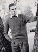 Load image into Gallery viewer, Patons Knitting Book No.540