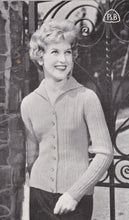 Load image into Gallery viewer, Patons Knitting Book No.556