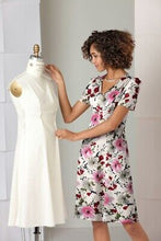 Load image into Gallery viewer, Sewing Pattern: Simplicity 2247