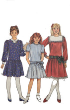 Load image into Gallery viewer, 1984 Vintage Sewing Pattern: Butterick 3042