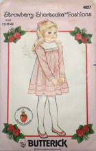 Load image into Gallery viewer, 1982 Vintage Sewing Pattern: Butterick 4827