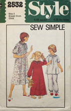 Load image into Gallery viewer, 1979 Vintage Sewing Pattern: Style 2532