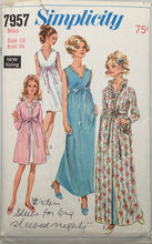 Load image into Gallery viewer, 1968 Vintage Sewing Pattern: Simplicity 7957