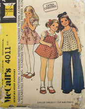 Load image into Gallery viewer, 1974 Vintage Sewing Pattern: McCalls 4011