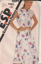 Load image into Gallery viewer, 1981 Vintage Sewing Pattern: Simplicity 5371