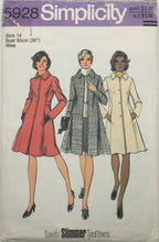 Load image into Gallery viewer, 1974 Vintage Sewing Pattern: Simplicity 5928