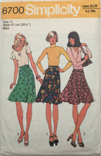 Load image into Gallery viewer, 1975 Vintage Sewing Pattern: Simplicity 6700