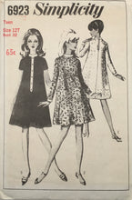 Load image into Gallery viewer, 1967 Vintage Sewing Pattern: Simplicity 6923