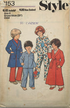 Load image into Gallery viewer, 1978 Vintage Sewing Pattern: Style 2153