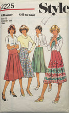 Load image into Gallery viewer, 1978 Vintage Sewing Pattern: Style 2225