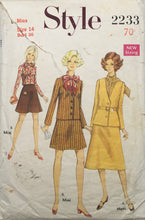 Load image into Gallery viewer, 1969 Vintage Sewing Pattern: Style 2233