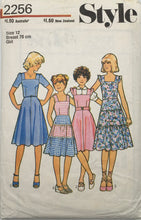 Load image into Gallery viewer, 1979 Vintage Sewing Pattern: Style 2256