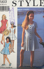 Load image into Gallery viewer, 1993 Vintage Sewing Pattern: Style 2303