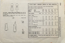 Load image into Gallery viewer, 1971 Vintage Sewing Pattern: Style 2754